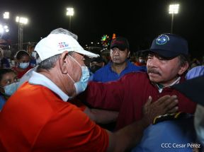 250 Buses Nuevos para el Pueblo: Obras de Amor, Obras de Buen Corazón 