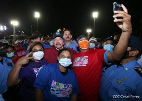 250 Buses Nuevos para el Pueblo: Obras de Amor, Obras de Buen Corazón 