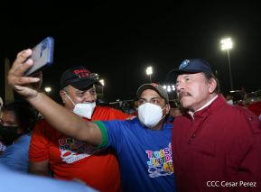 250 Buses Nuevos para el Pueblo: Obras de Amor, Obras de Buen Corazón 
