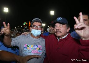 250 Buses Nuevos para el Pueblo: Obras de Amor, Obras de Buen Corazón 