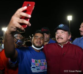 250 Buses Nuevos para el Pueblo: Obras de Amor, Obras de Buen Corazón 