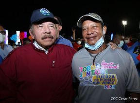 250 Buses Nuevos para el Pueblo: Obras de Amor, Obras de Buen Corazón 