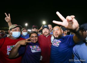 250 Buses Nuevos para el Pueblo: Obras de Amor, Obras de Buen Corazón 