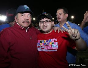 250 Buses Nuevos para el Pueblo: Obras de Amor, Obras de Buen Corazón 