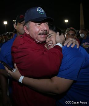 250 Buses Nuevos para el Pueblo: Obras de Amor, Obras de Buen Corazón 
