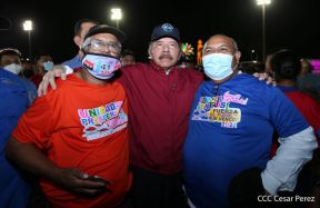 250 Buses Nuevos para el Pueblo: Obras de Amor, Obras de Buen Corazón 