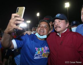 250 Buses Nuevos para el Pueblo: Obras de Amor, Obras de Buen Corazón 