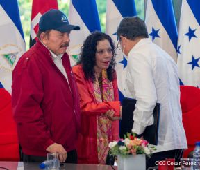 Reunión del Presidente Daniel Ortega y Compañera Rosario con el Presidente de Honduras Juan Orlando Hernández