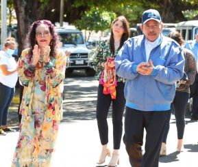 Presidente Daniel Ortega y Compañera Rosario Murillo ejercen su derecho al voto