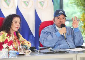 Presidente Daniel Ortega y Compañera Rosario Murillo ejercen su derecho al voto