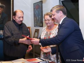 Comandante Daniel recibe mensaje del Presidente de la Federación de Rusia, Compañero Vladimir Putin