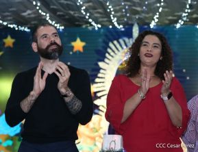 Familias disfrutan ambientes mariano y navideño en Avenida Bolívar y Plaza de la Revolución