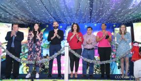 Familias disfrutan ambientes mariano y navideño en Avenida Bolívar y Plaza de la Revolución