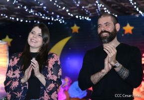 Familias disfrutan ambientes mariano y navideño en Avenida Bolívar y Plaza de la Revolución