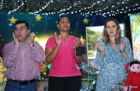 Familias disfrutan ambientes mariano y navideño en Avenida Bolívar y Plaza de la Revolución