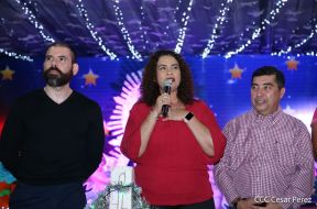 Familias disfrutan ambientes mariano y navideño en Avenida Bolívar y Plaza de la Revolución