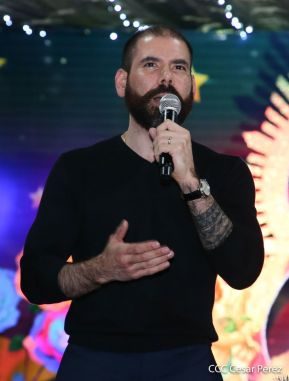 Familias disfrutan ambientes mariano y navideño en Avenida Bolívar y Plaza de la Revolución