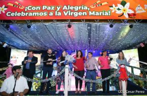 Familias disfrutan ambientes mariano y navideño en Avenida Bolívar y Plaza de la Revolución