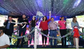 Familias disfrutan ambientes mariano y navideño en Avenida Bolívar y Plaza de la Revolución