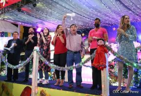 Familias disfrutan ambientes mariano y navideño en Avenida Bolívar y Plaza de la Revolución