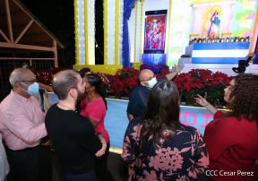 Familias disfrutan ambientes mariano y navideño en Avenida Bolívar y Plaza de la Revolución