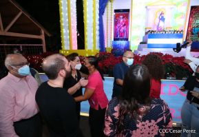 Familias disfrutan ambientes mariano y navideño en Avenida Bolívar y Plaza de la Revolución