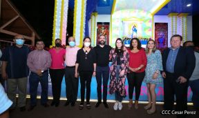 Familias disfrutan ambientes mariano y navideño en Avenida Bolívar y Plaza de la Revolución