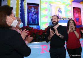 Familias disfrutan ambientes mariano y navideño en Avenida Bolívar y Plaza de la Revolución