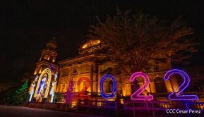 Familias disfrutan ambientes mariano y navideño en Avenida Bolívar y Plaza de la Revolución