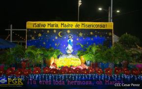 Familias disfrutan ambientes mariano y navideño en Avenida Bolívar y Plaza de la Revolución