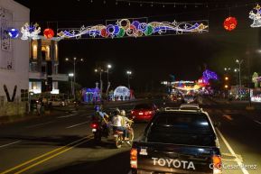 Familias disfrutan ambientes mariano y navideño en Avenida Bolívar y Plaza de la Revolución