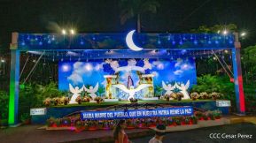 Familias disfrutan ambientes mariano y navideño en Avenida Bolívar y Plaza de la Revolución