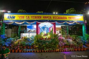 Familias disfrutan ambientes mariano y navideño en Avenida Bolívar y Plaza de la Revolución
