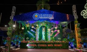 Familias disfrutan ambientes mariano y navideño en Avenida Bolívar y Plaza de la Revolución