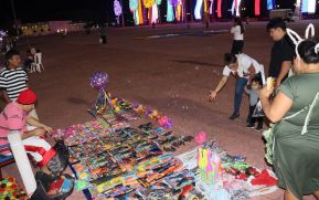 Familias disfrutan ambientes mariano y navideño en Avenida Bolívar y Plaza de la Revolución