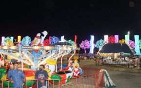 Familias disfrutan ambientes mariano y navideño en Avenida Bolívar y Plaza de la Revolución