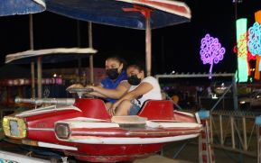 Familias disfrutan ambientes mariano y navideño en Avenida Bolívar y Plaza de la Revolución