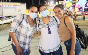 Familias disfrutan ambientes mariano y navideño en Avenida Bolívar y Plaza de la Revolución