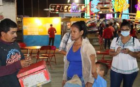 Familias disfrutan ambientes mariano y navideño en Avenida Bolívar y Plaza de la Revolución