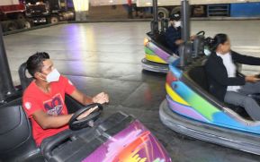 Familias disfrutan ambientes mariano y navideño en Avenida Bolívar y Plaza de la Revolución