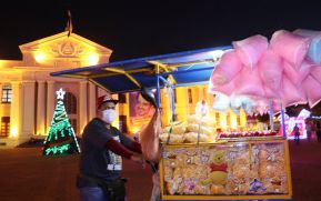 Familias disfrutan ambientes mariano y navideño en Avenida Bolívar y Plaza de la Revolución