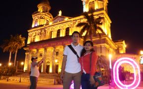 Familias disfrutan ambientes mariano y navideño en Avenida Bolívar y Plaza de la Revolución