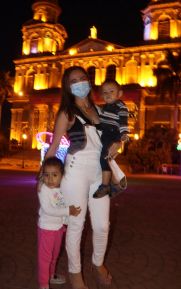 Familias disfrutan ambientes mariano y navideño en Avenida Bolívar y Plaza de la Revolución