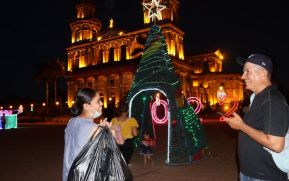 Familias disfrutan ambientes mariano y navideño en Avenida Bolívar y Plaza de la Revolución