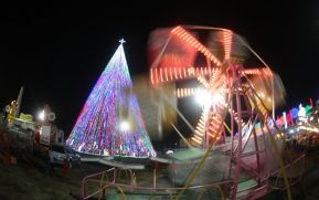 Familias disfrutan ambientes mariano y navideño en Avenida Bolívar y Plaza de la Revolución
