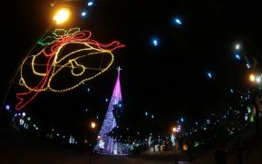 Familias disfrutan ambientes mariano y navideño en Avenida Bolívar y Plaza de la Revolución
