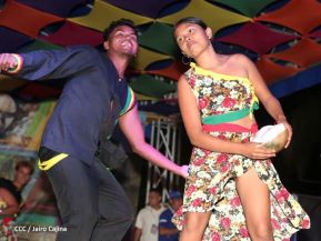 ¡Un Fin de Semana Enorme, Grande, de tanta Fiesta!