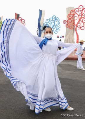 ¡Un Fin de Semana Enorme, Grande, de tanta Fiesta!