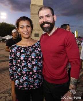 ¡Un Fin de Semana Enorme, Grande, de tanta Fiesta!