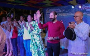 ¡Un Fin de Semana Enorme, Grande, de tanta Fiesta!